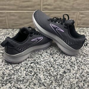 Brooks Levitate GTS 5- Women’s Size 6.5